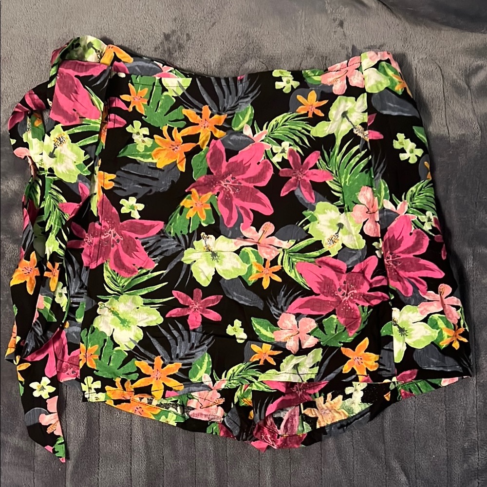 Lulu's Black Floral Skort
